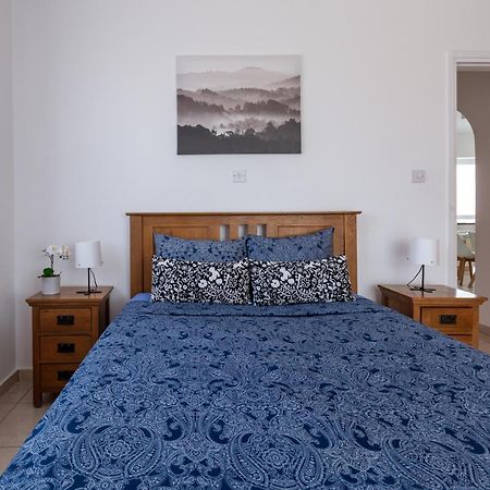 Beautiful 2 Bed Apartment In Paphos Cyprus Esterno foto