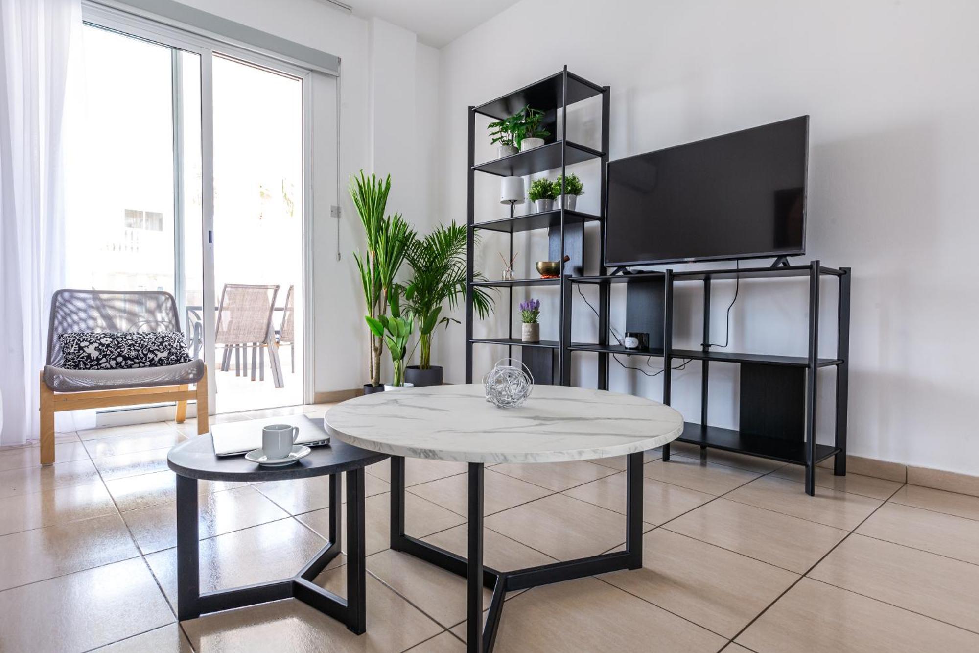 Beautiful 2 Bed Apartment In Paphos Cyprus Esterno foto