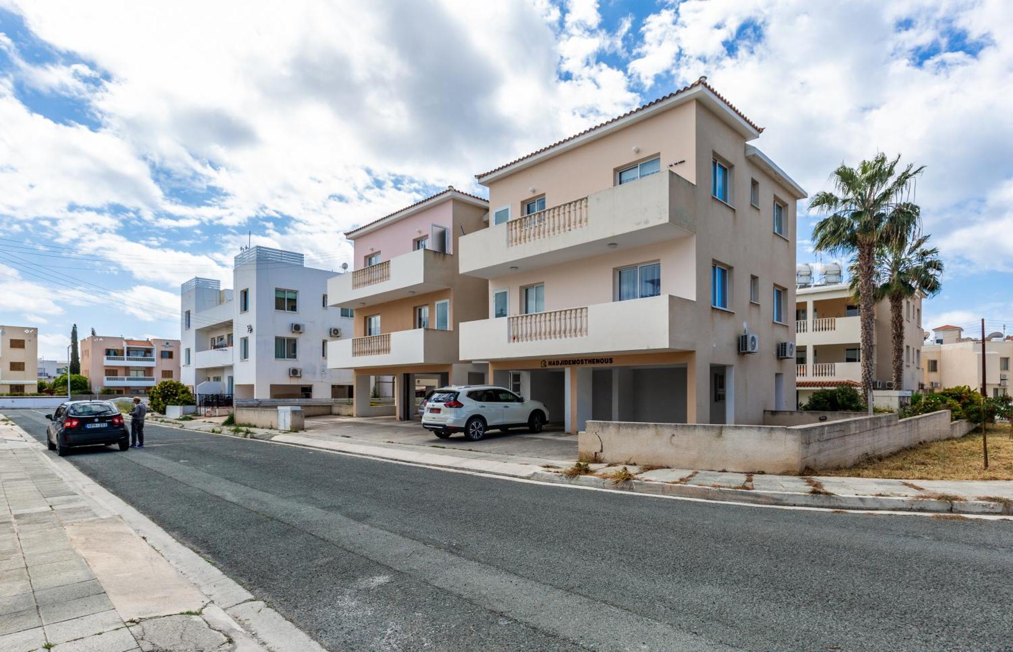 Beautiful 2 Bed Apartment In Paphos Cyprus Esterno foto
