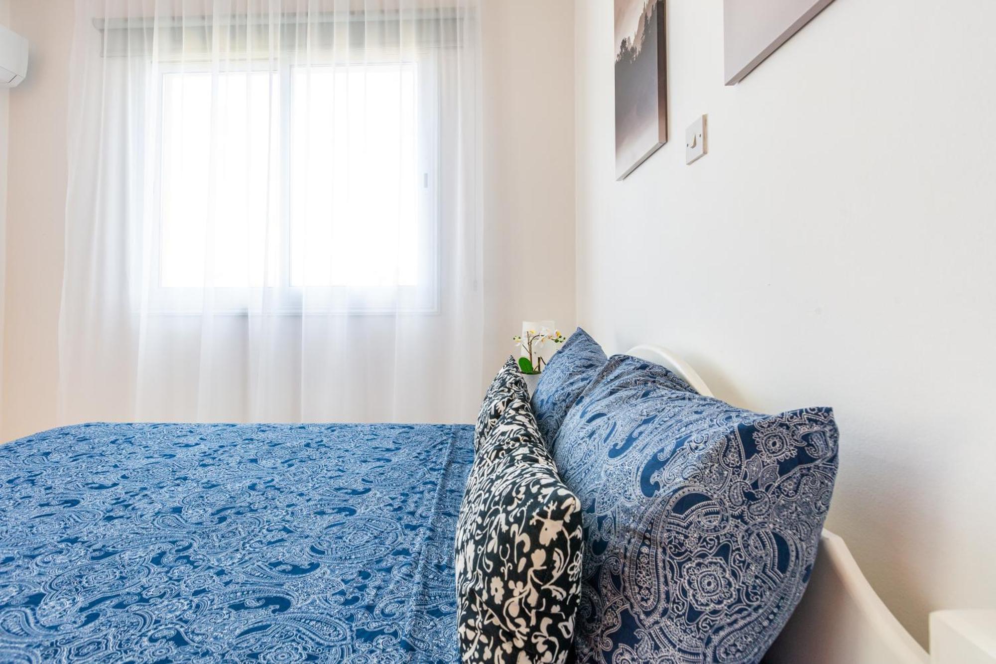 Beautiful 2 Bed Apartment In Paphos Cyprus Esterno foto