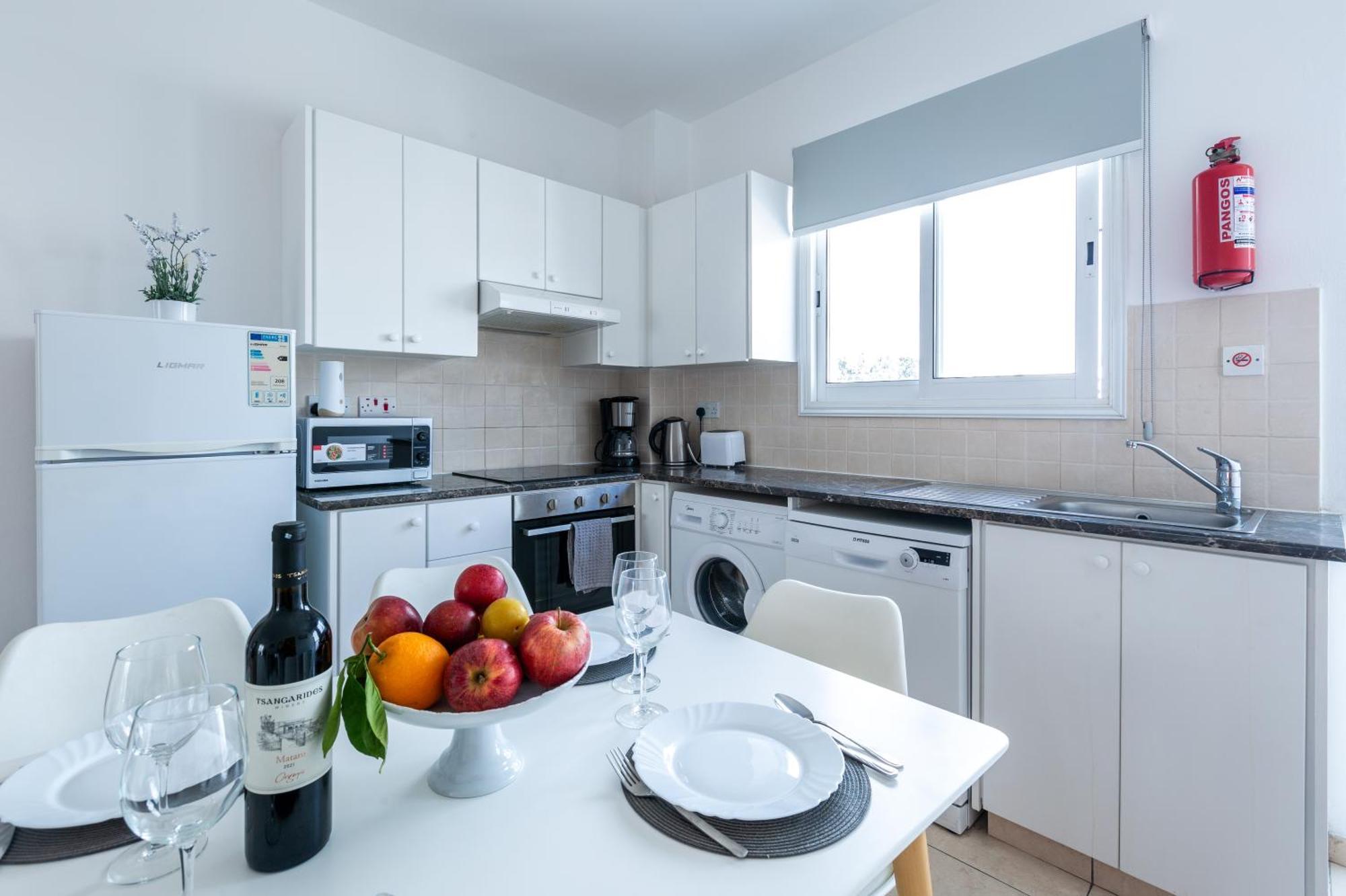 Beautiful 2 Bed Apartment In Paphos Cyprus Esterno foto