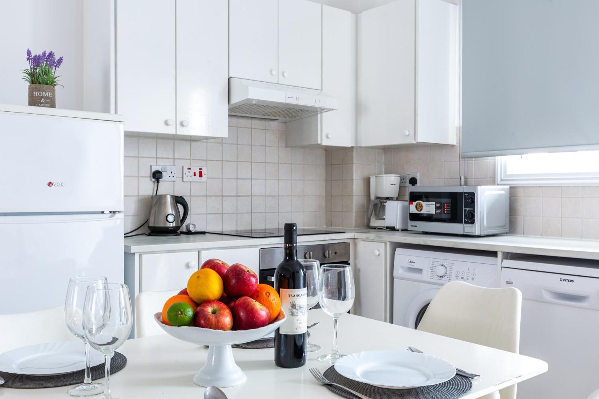 Beautiful 2 Bed Apartment In Paphos Cyprus Esterno foto