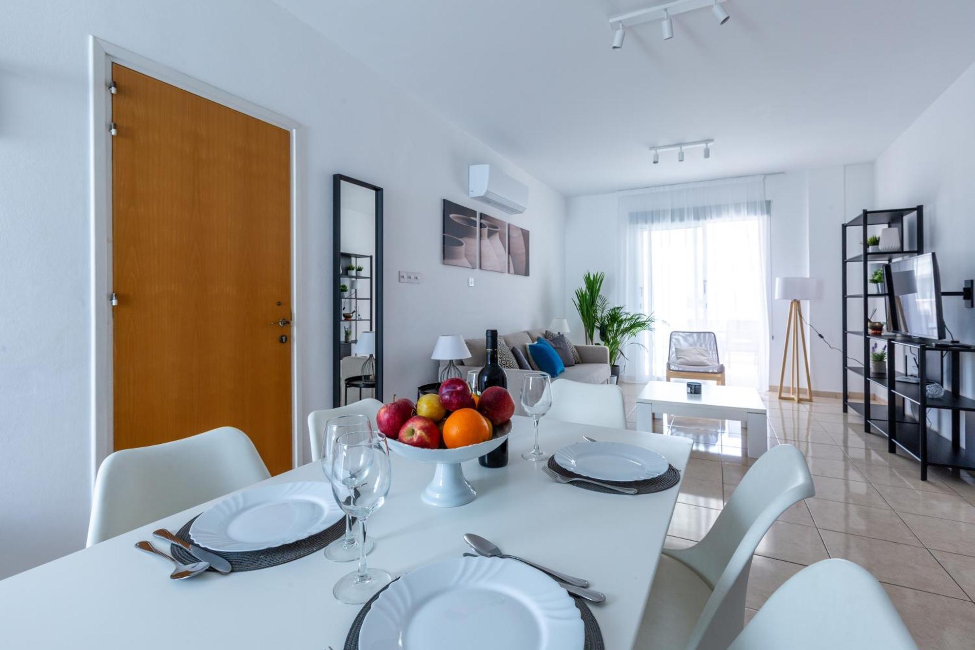 Beautiful 2 Bed Apartment In Paphos Cyprus Esterno foto