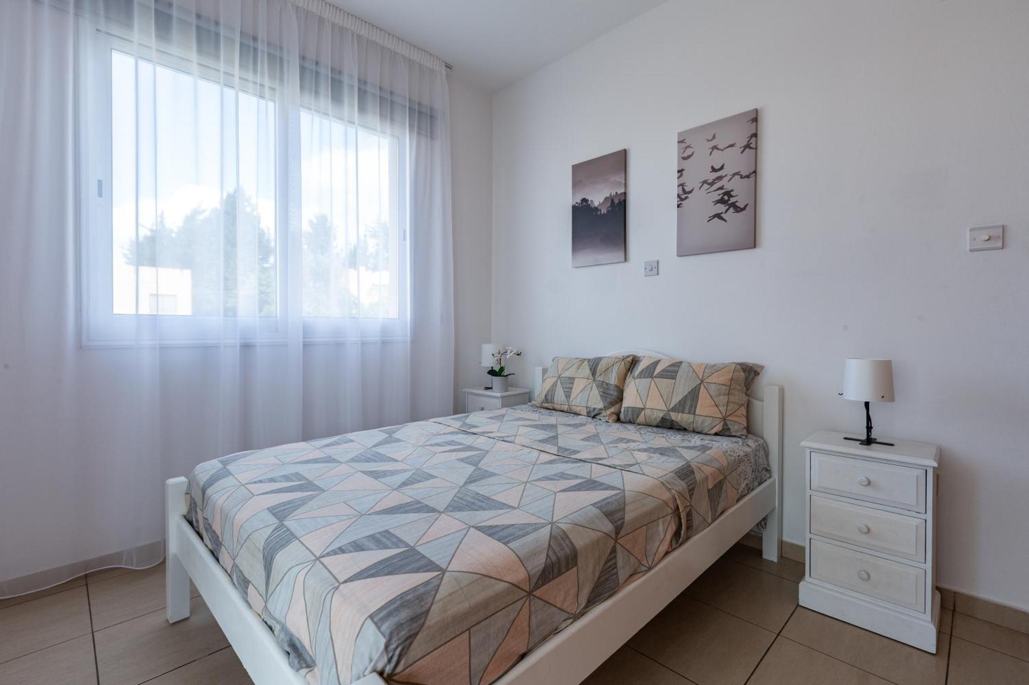 Beautiful 2 Bed Apartment In Paphos Cyprus Esterno foto