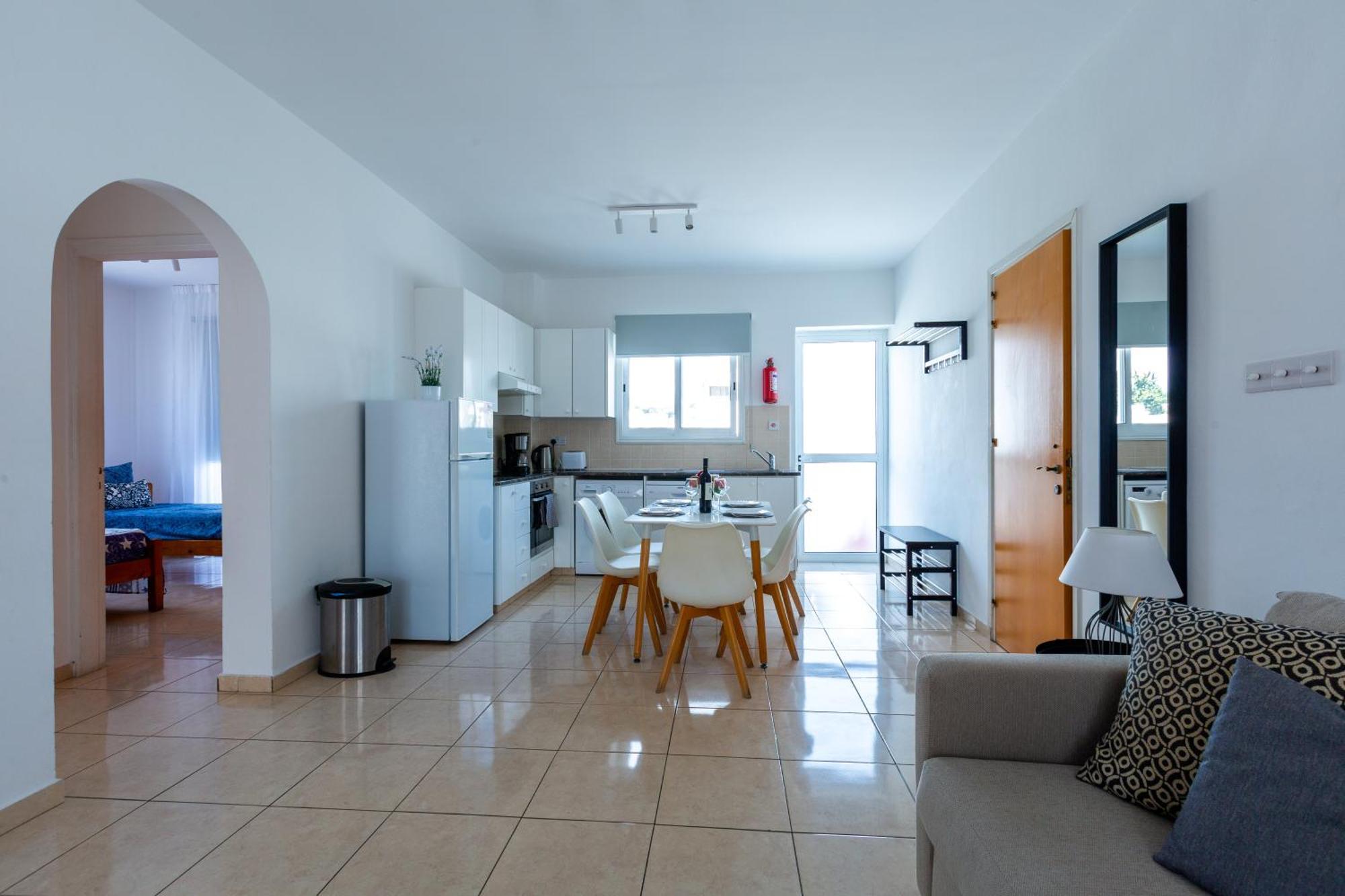 Beautiful 2 Bed Apartment In Paphos Cyprus Esterno foto