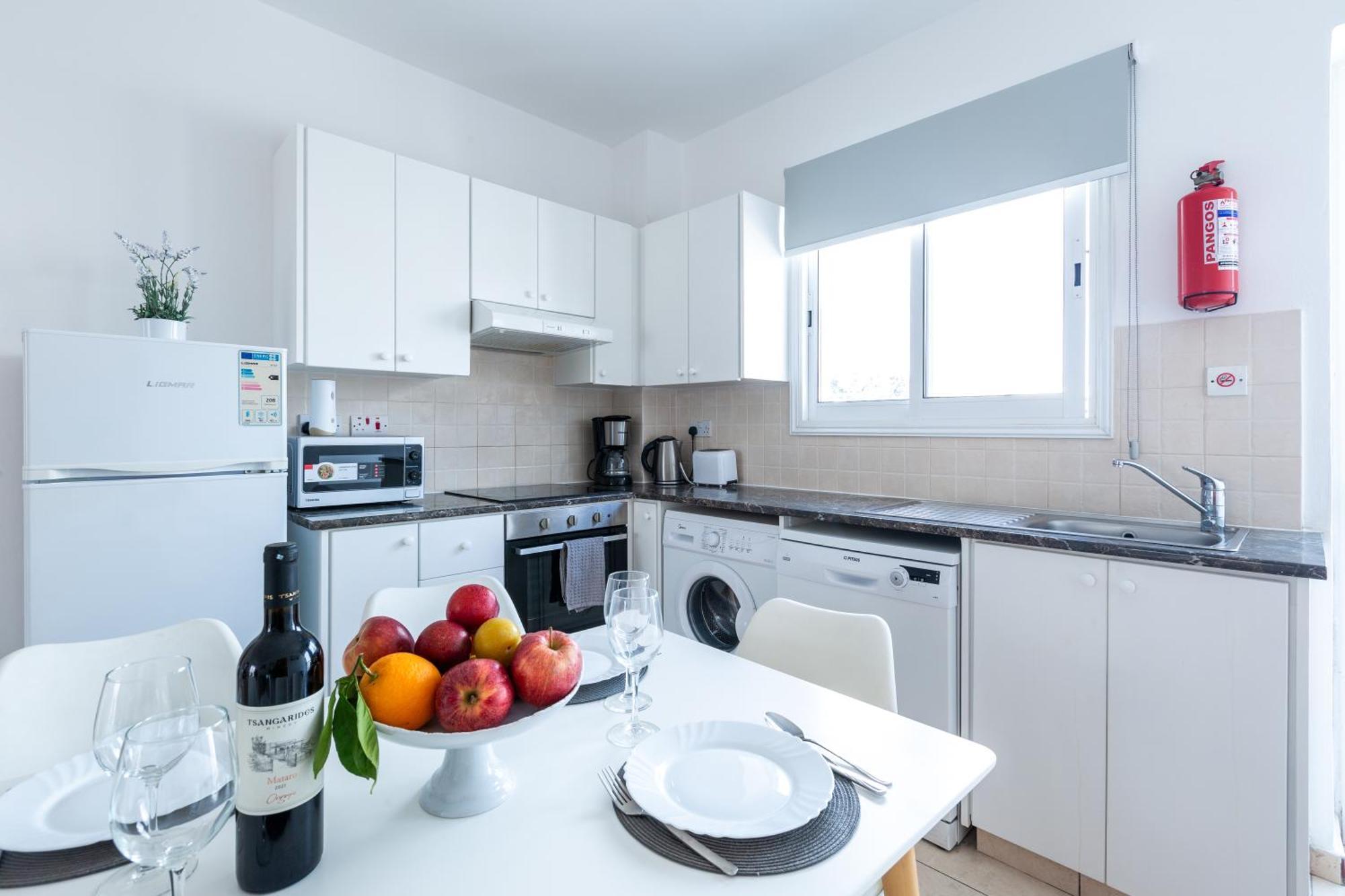 Beautiful 2 Bed Apartment In Paphos Cyprus Esterno foto
