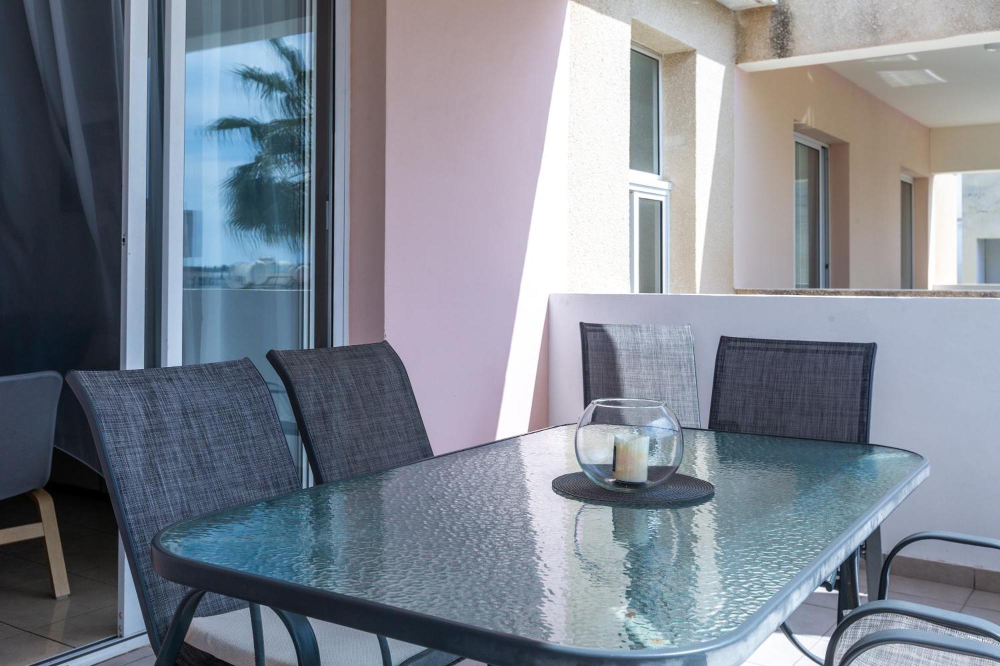 Beautiful 2 Bed Apartment In Paphos Cyprus Esterno foto