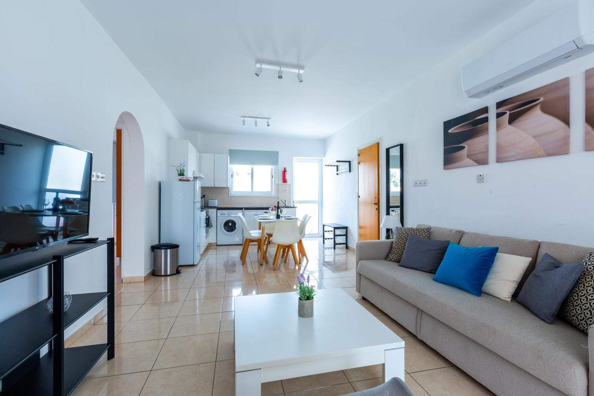 Beautiful 2 Bed Apartment In Paphos Cyprus Esterno foto